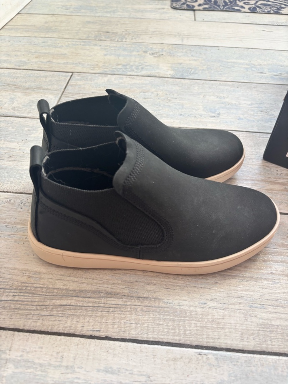 Olukai women’s size 6.5 black high top slip on sneakers